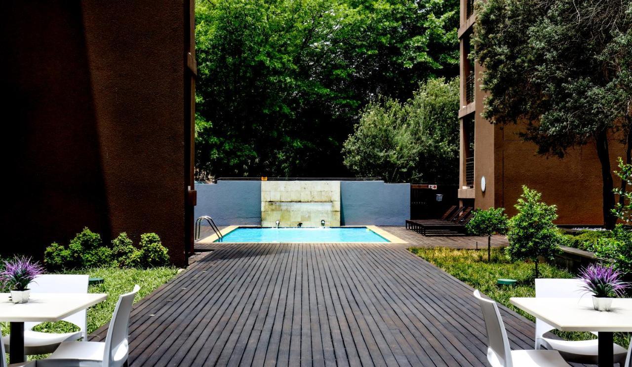 The Nicol Hotel And Apartments Johannesburg Bagian luar foto